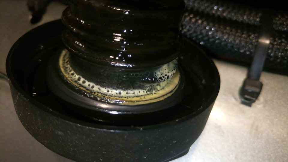 Сметанные потеки в малозаливной — Chevrolet Niva (1G)