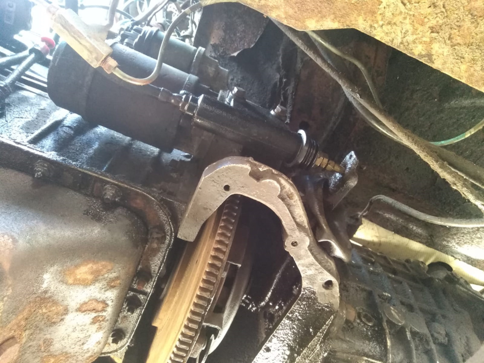 Сцепление всё равно работает через раз. Смазал направляющую выжимного ...