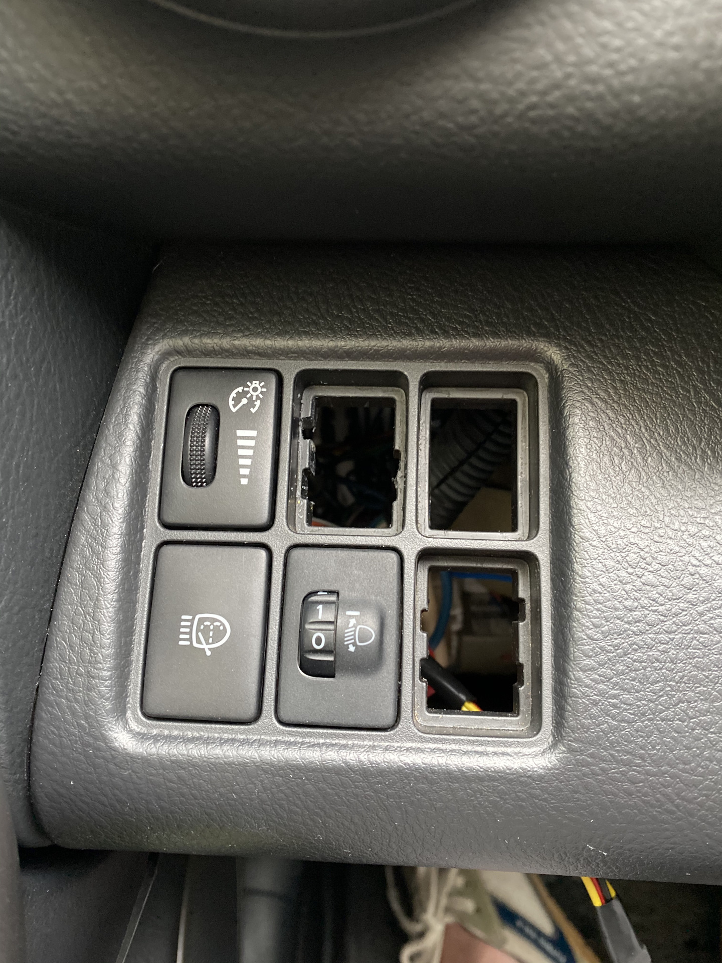 Рав 4 кнопку. TRC кнопка в Тойота рав 4. Кнопки Toyota rav4. Рав 4 кнопка ESP. Кнопка для Тойота рав 4.