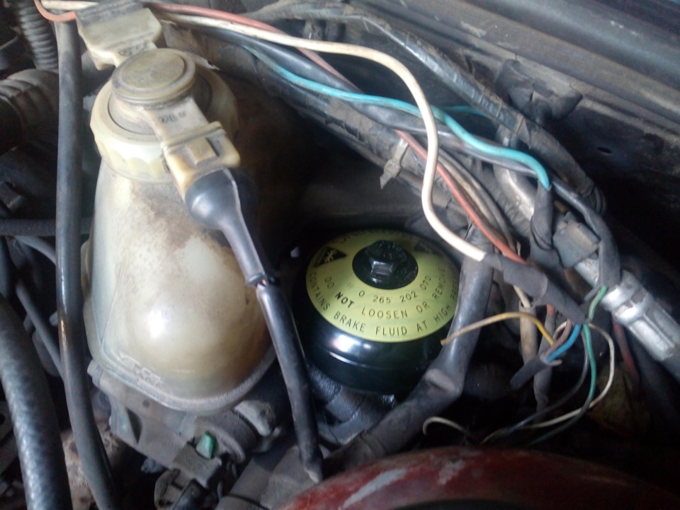 Замена груши гидроблока — Ford Scorpio I, 2,9 л, 1988 года | аксессуары ...