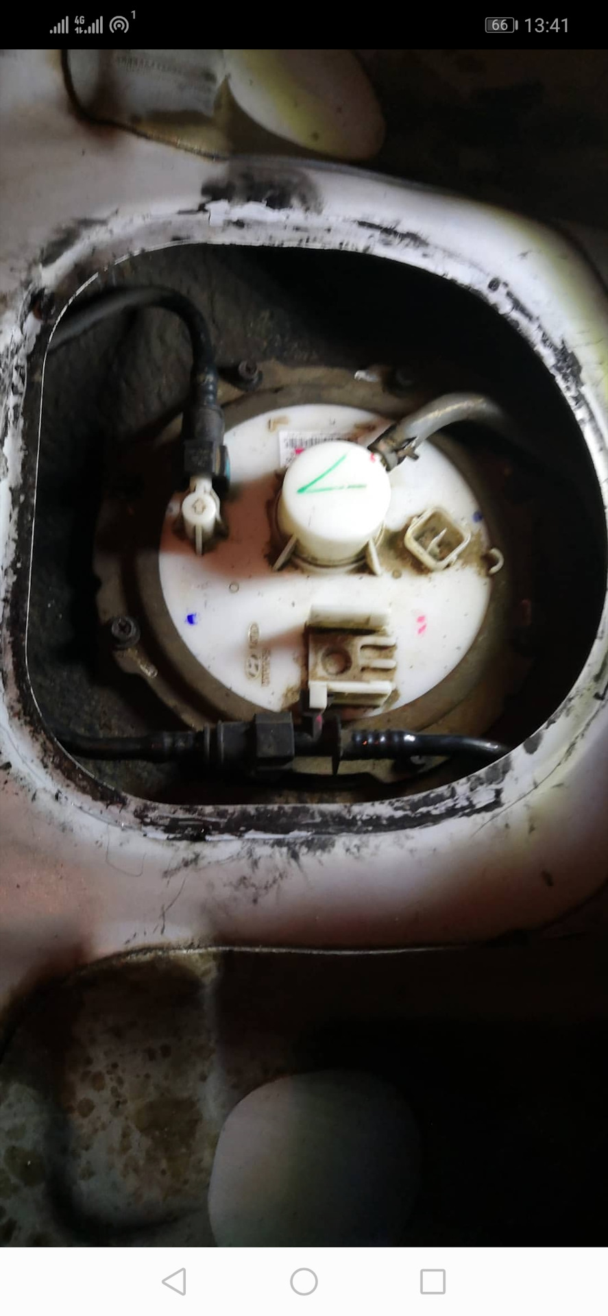 Замена топливного фильтра — KIA Rio (3G), 1,6 л, 2017 года | своими ...