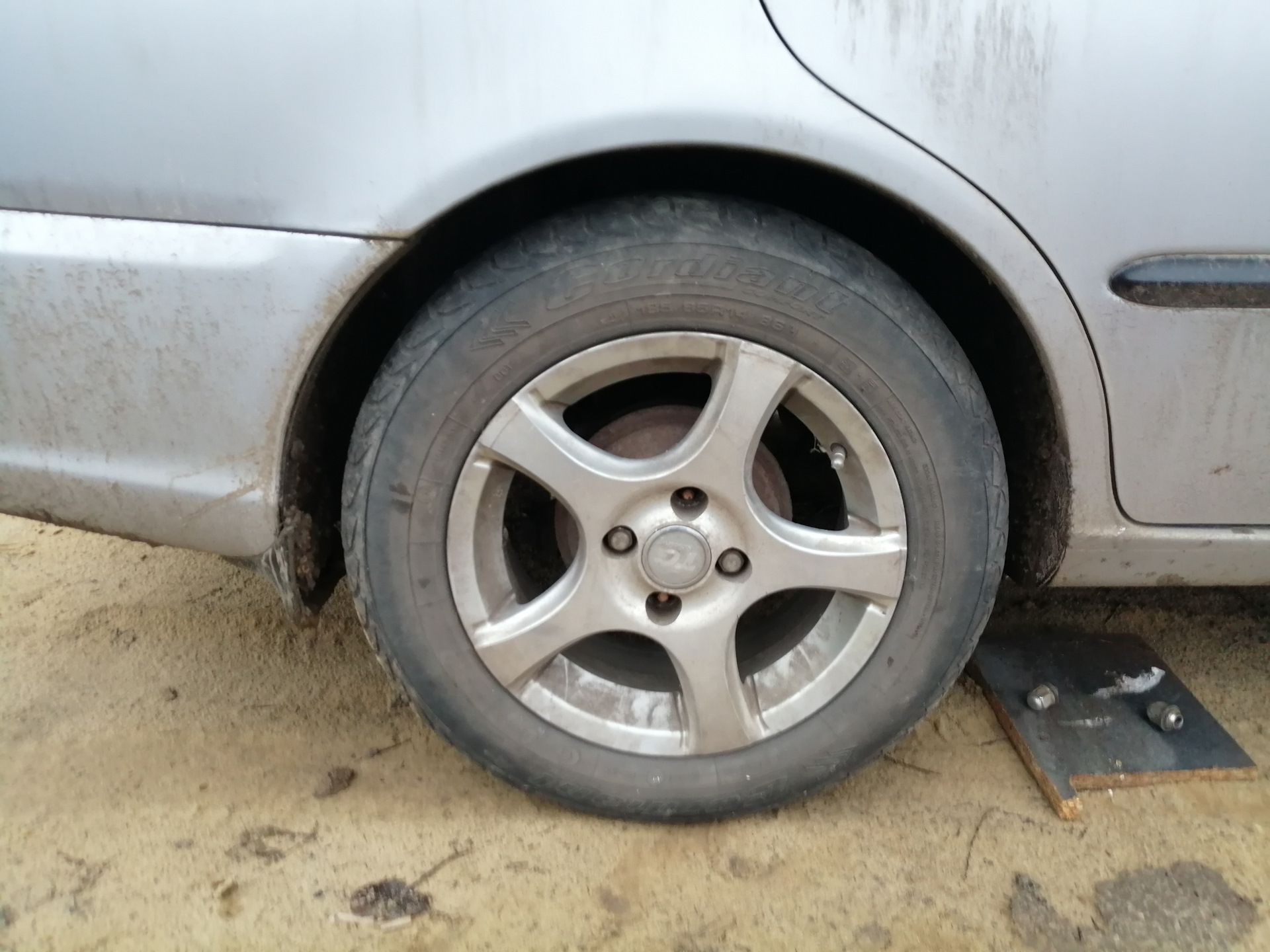 185 65 r14 акцент. Зимняя резина r14 на хендай акцент. 185 65 14 на акцент. Hyundai accent диски r14. Шины акцент 14.