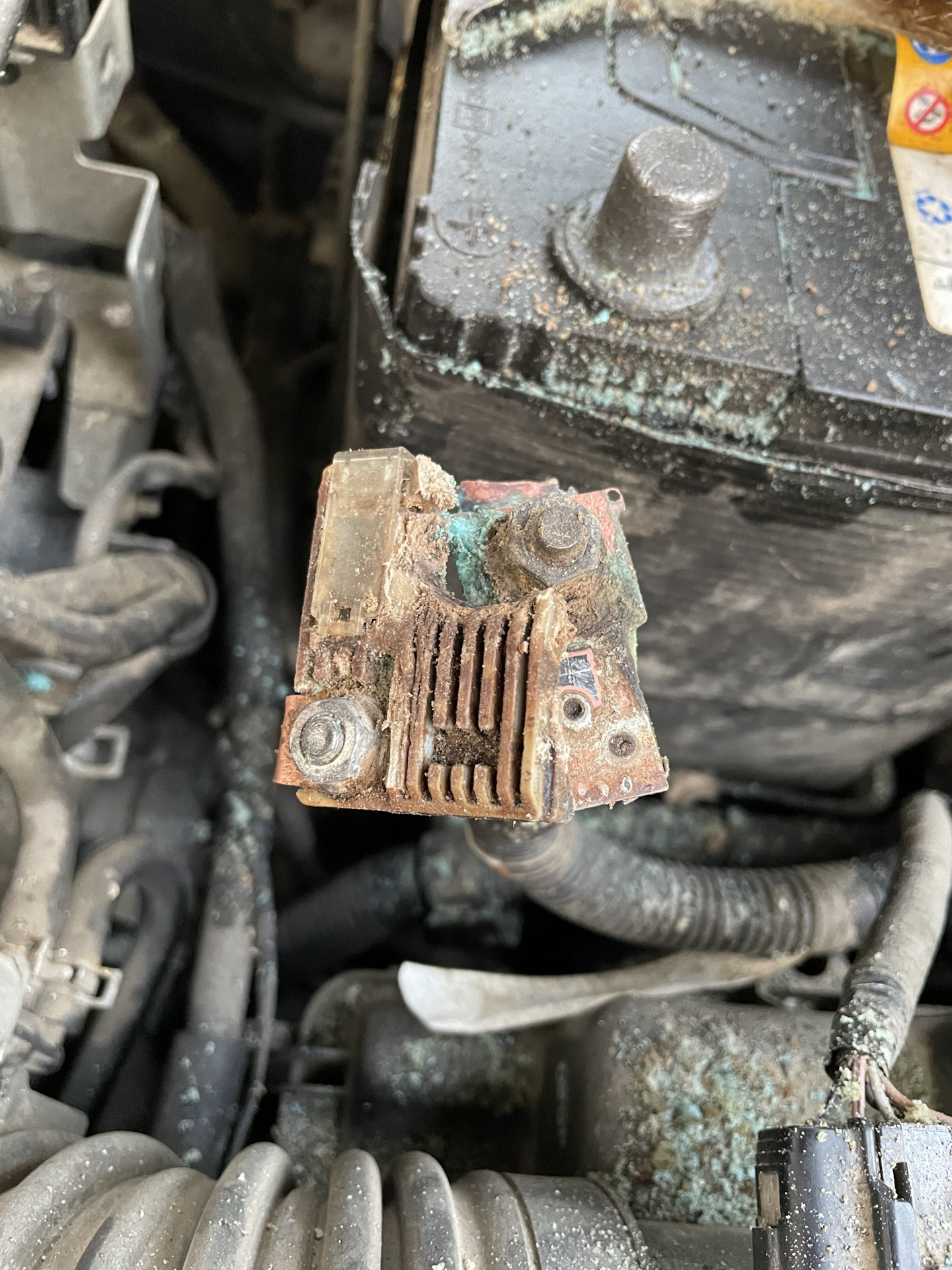 Замена плюсовой клеммы аккумулятора — Mazda 6 (2G) GH, 2 л, 2012 года ...