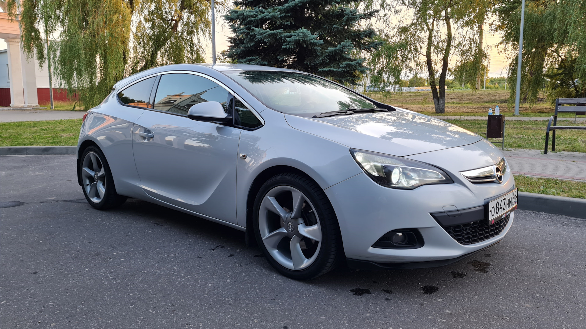 Купить Опель Астра Gtc 1.8