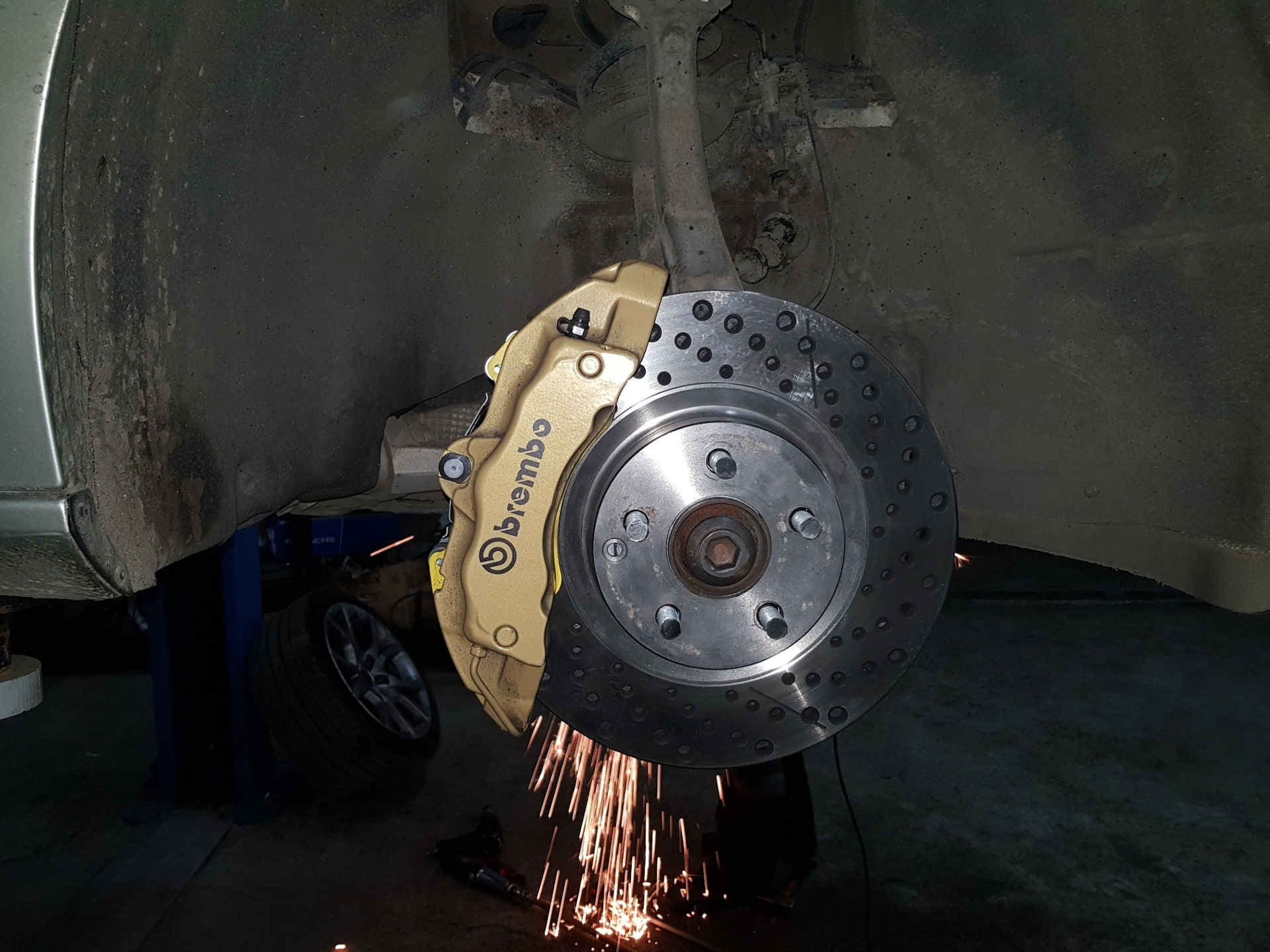 Порошковая покраска суппортов. Крашенные суппорта. Порошковая краска для суппортов. Порошковая краска candy суппорт желтый. Крашенные суппорта.