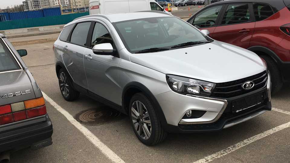 Аккумулятор. Потеет "дырками" — LADA Vesta SW Cross, 1,8 л., 2019 года ...