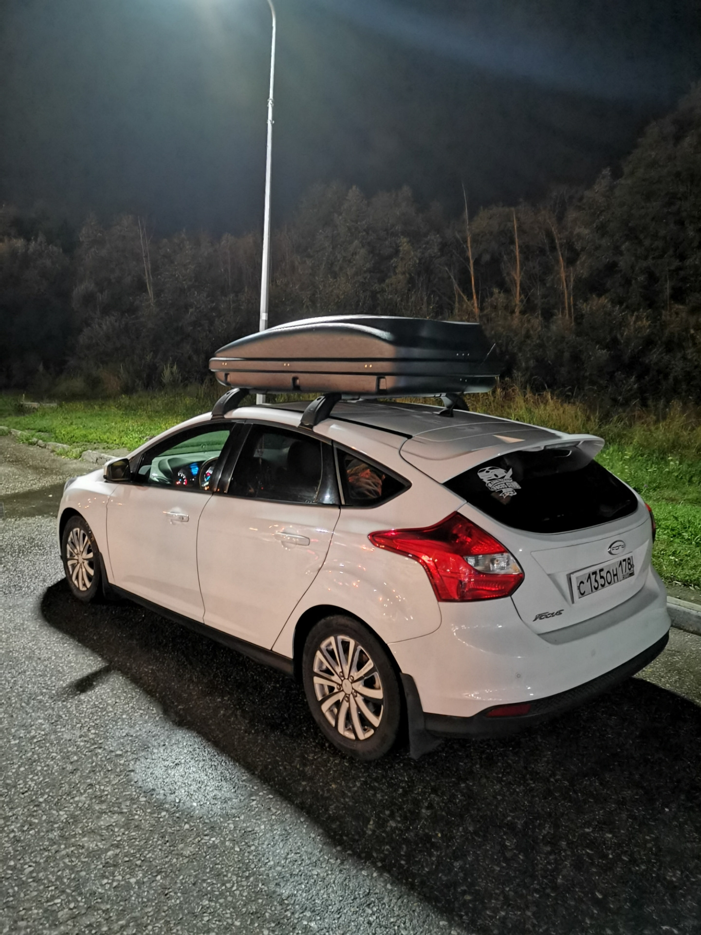 Ford Focus 3 хэтчбек и Приора