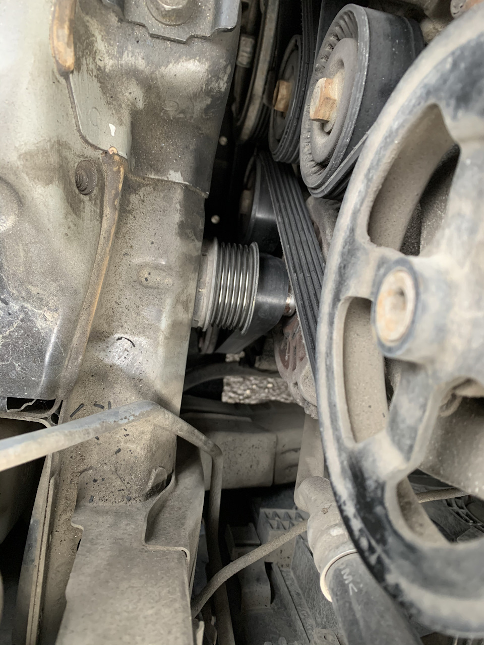 ремень генератора carisma 1. натяжитель генератора на митсубиси лансер 2. 5. снятие генератора лансер 10 2. снятие генератора лансер 9.