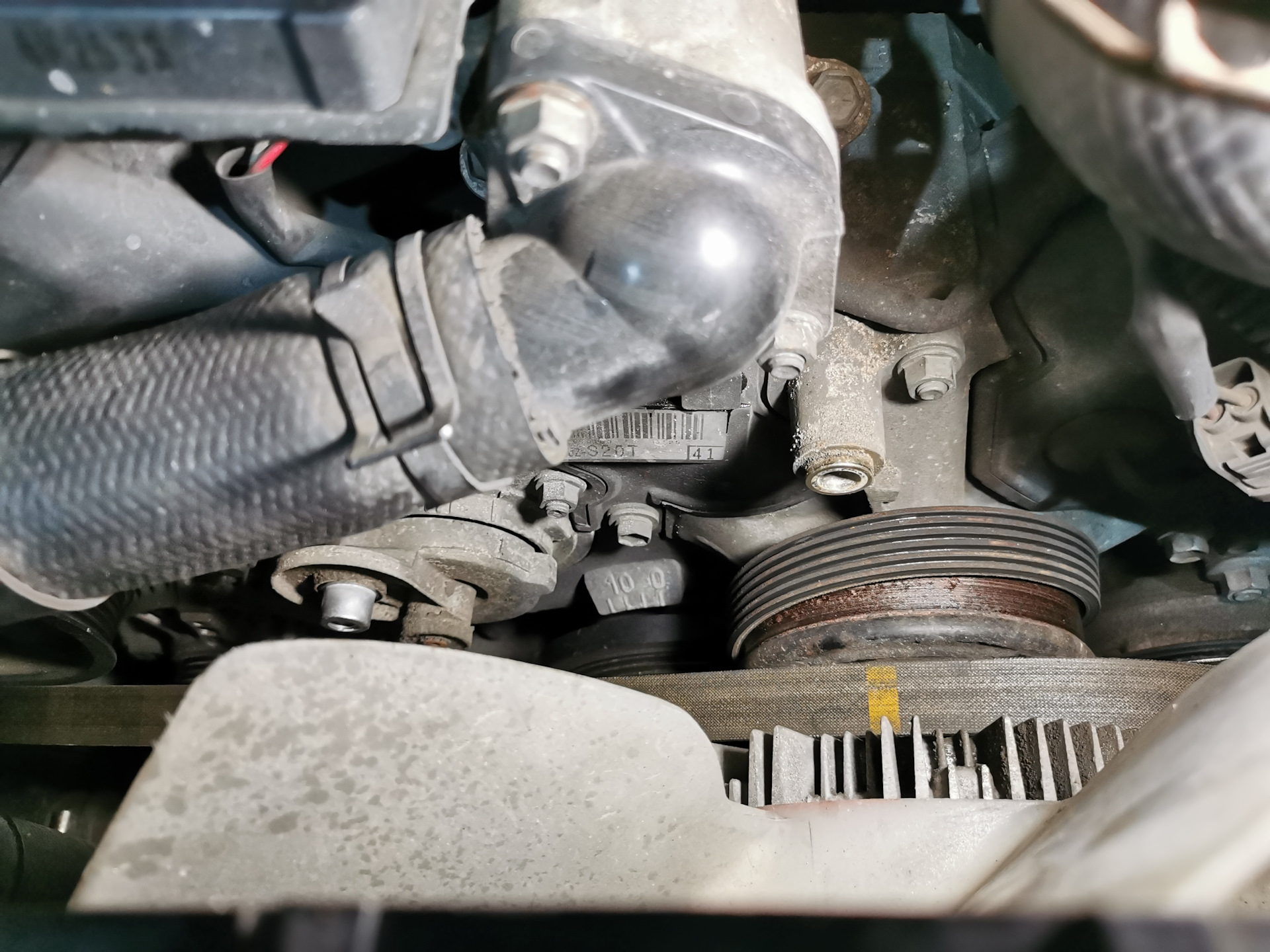 Двигатель. Навесное оборудование. Ролик натяжителя, обводной ролик ...