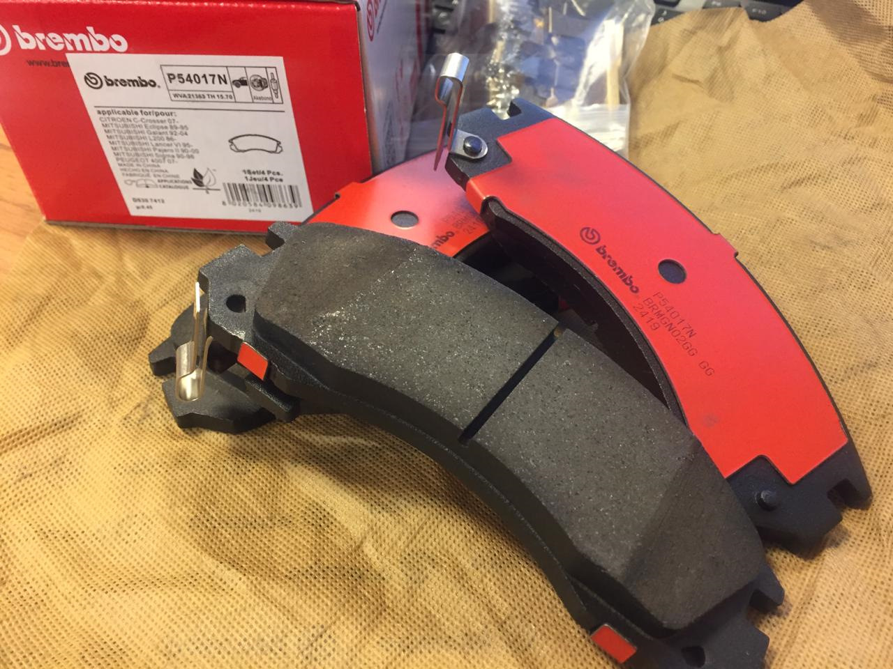 Тормозные колодки номер детали. Колодки тормозные передние BREMBO p83102. Колодки тормозные BREMBO p56084. P30093 BREMBO тормозные колодки. Тормозные колодки p6y008.