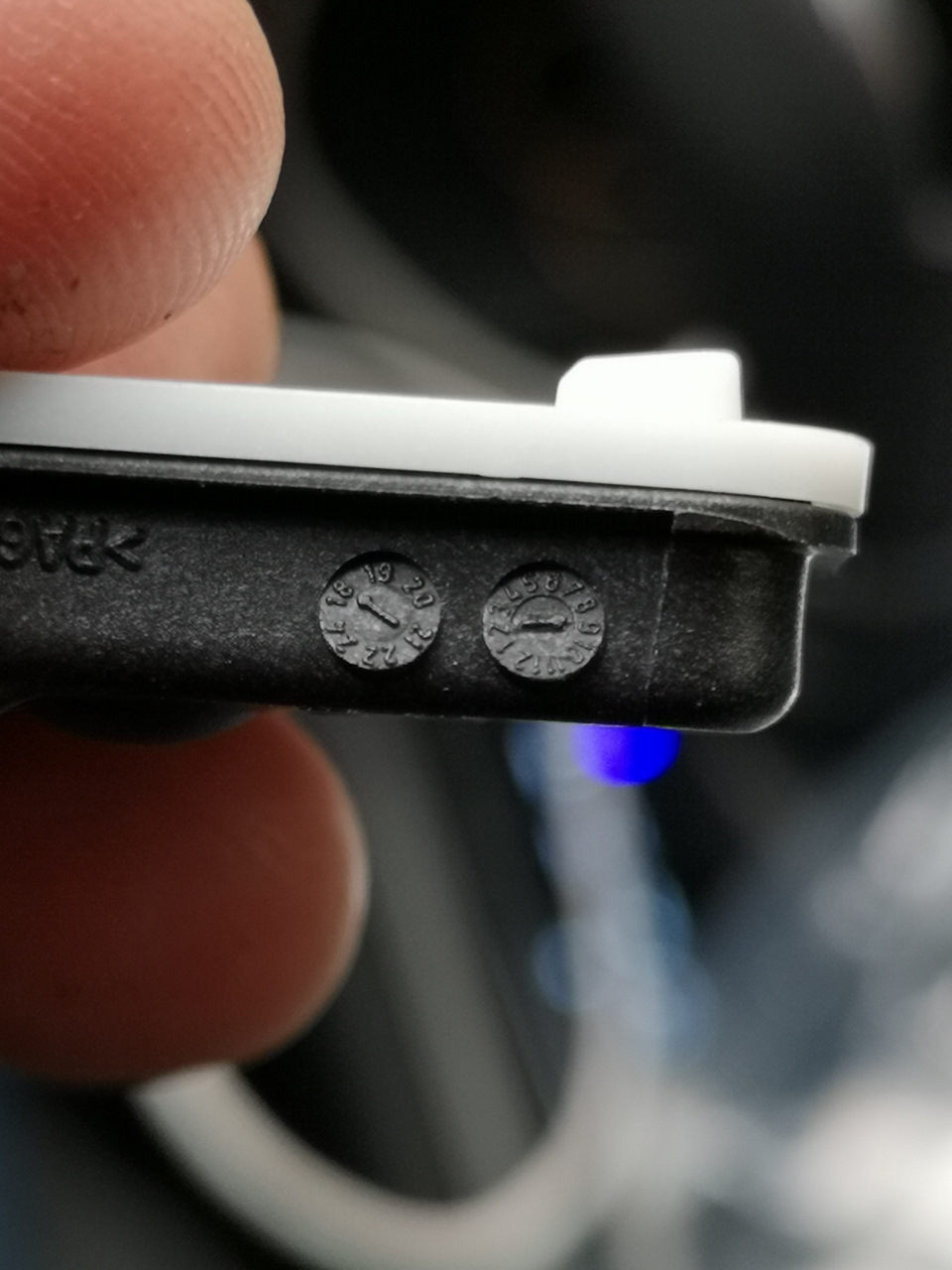 что такое tpms на хендай туссан. wyAAAgHlsuA 960. что такое tpms на хендай туссан фото. что такое tpms на хендай туссан-wyAAAgHlsuA 960. картинка что такое tpms на хендай туссан. картинка wyAAAgHlsuA 960. После смены колёс на зимний комплект у меня появилась ошибка системы TPMS(на этом комплекте установлены неоригинальные датчики давления с Али, отработали уже 2 зимы).TPMS (англ. tire pressure monitoring system) — Система контроля давления в шинах.К сожалению наша система не показывает проблемный датчик (или датчики), а сам значок ошибки нельзя спрятать.