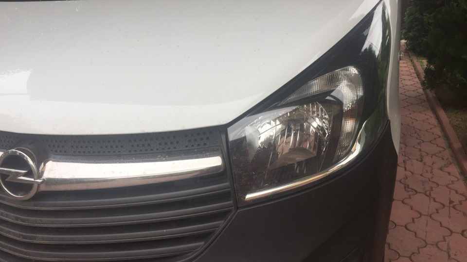 Opel Vivaro White Walker