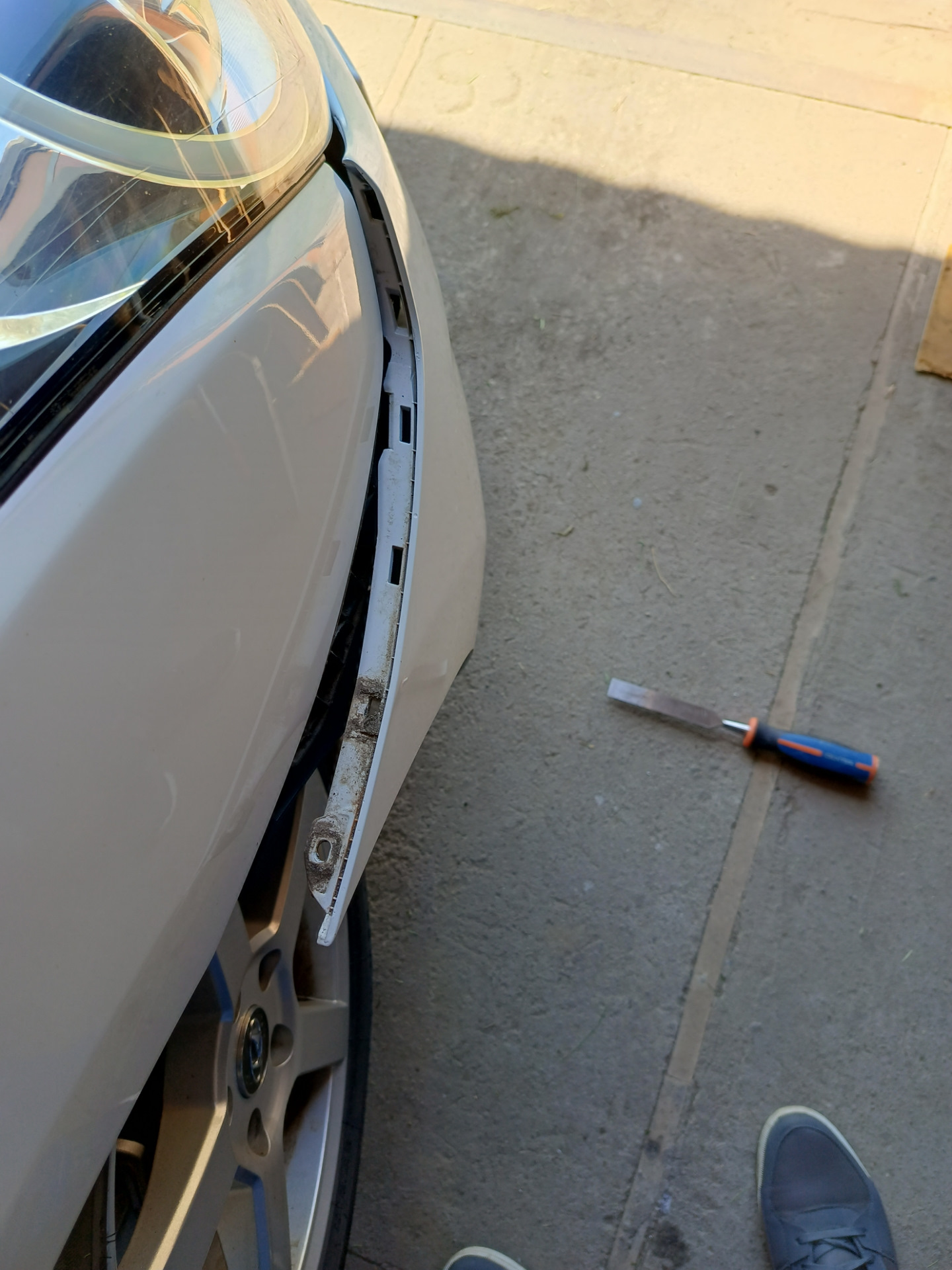 Замена кронштейна бампера — Hyundai i40, 2 л, 2014 года | своими руками ...