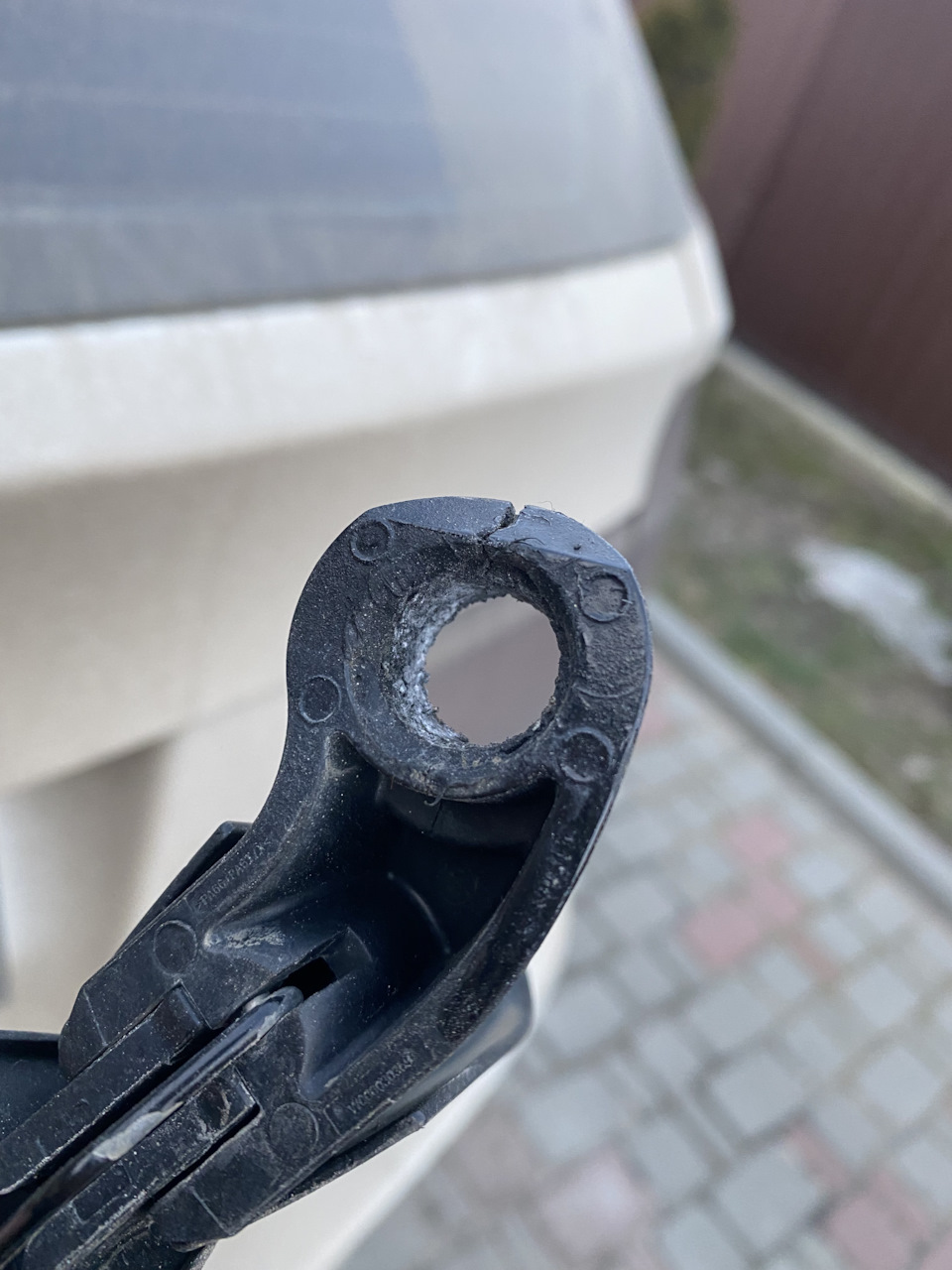 Замена поводка заднего дворника — BMW X5 (E70), 3 л, 2012 года | своими ...