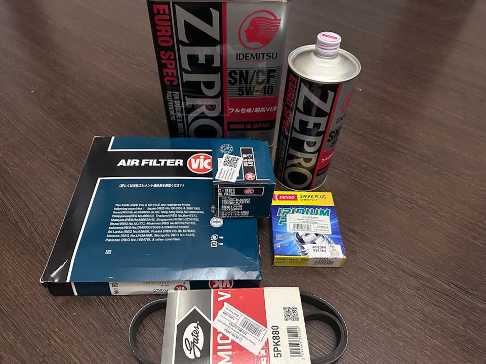 Свечи Denso, масло Idemitsu, ремень Gates, фильтры Vic — Subaru Legacy (BL/BP). Запчасти на фото: O0001