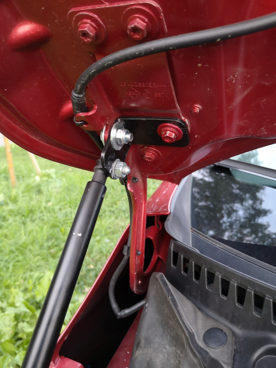 Kaptur 1 рестайл. Дорабатка крепления упоров капота PNEUMATIC — Renault ...