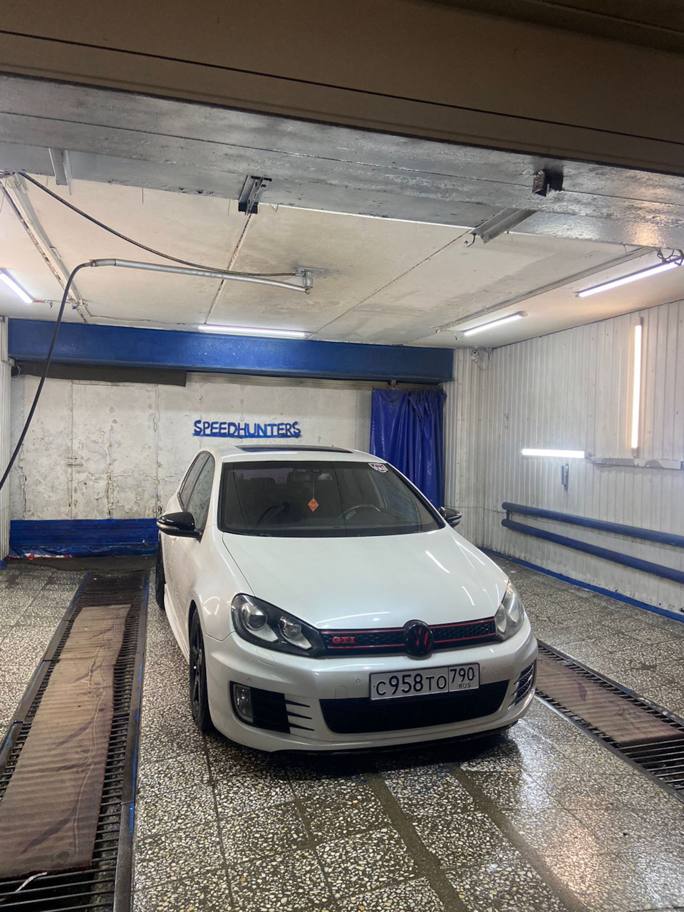 Белая машина должна быть чистой — Volkswagen Golf Mk6 GTI, 2 л, 2010 года |  мойка | DRIVE2