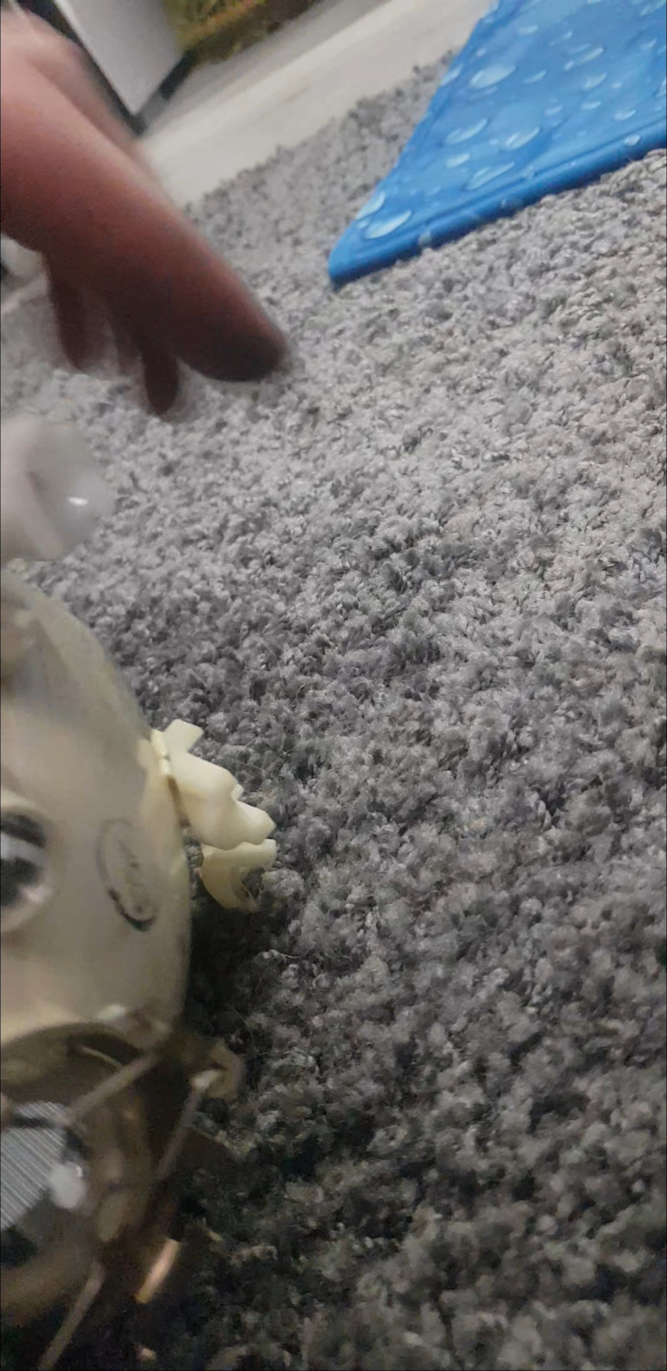 как снять фару на ауди А8Д2 4.2 рейсталинг. полный разбор фары на ауди ...