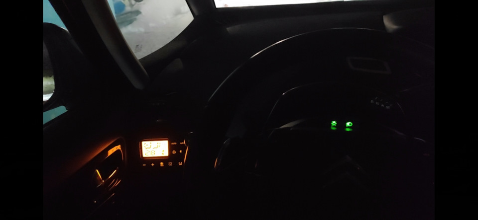Мерцает подсветка в салоне и передние габариты (Решено) — Citroen Grand ...