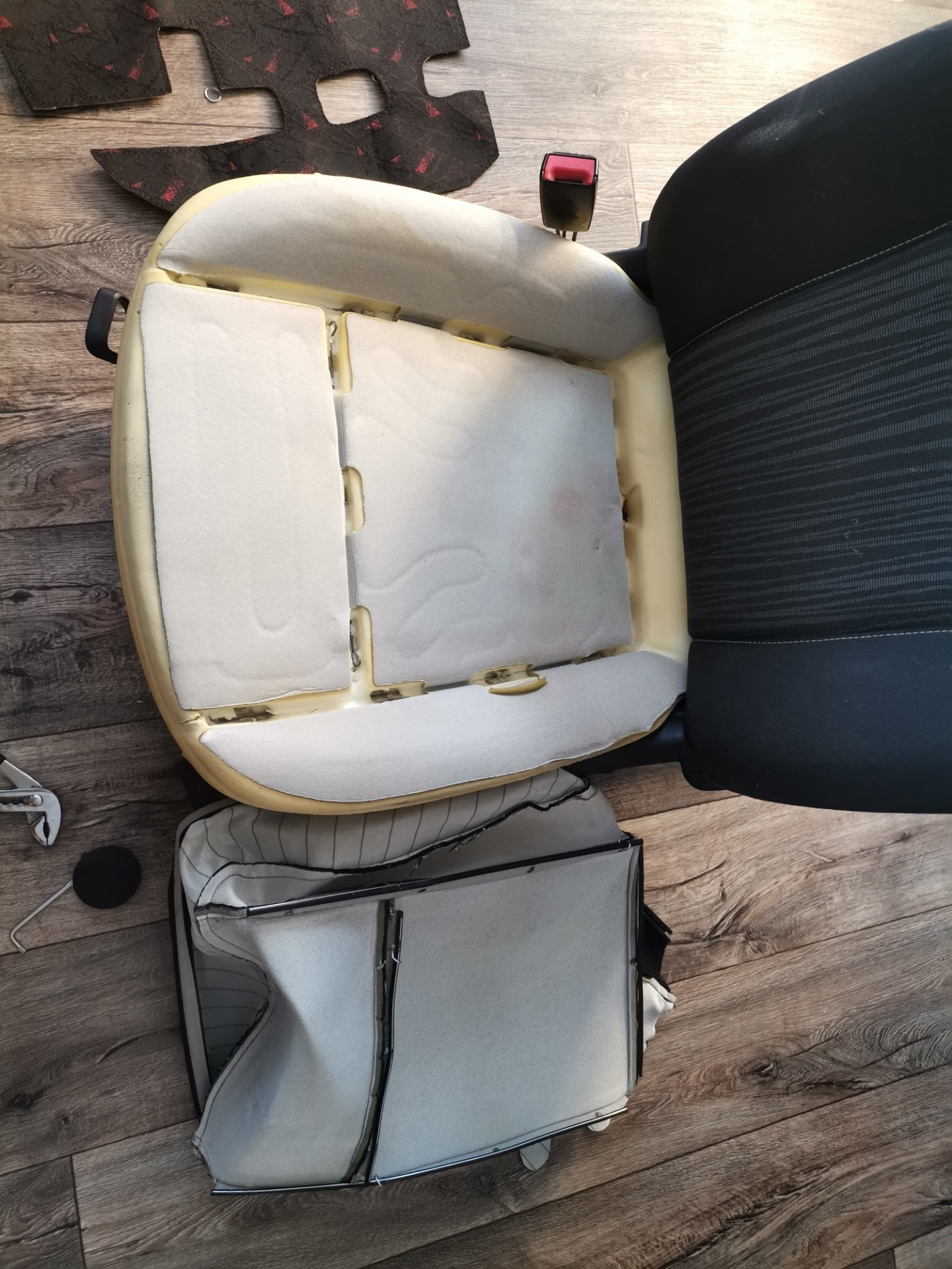 Подогрев водительского сидения — Opel Astra J, 1,6 л, 2011 года ...