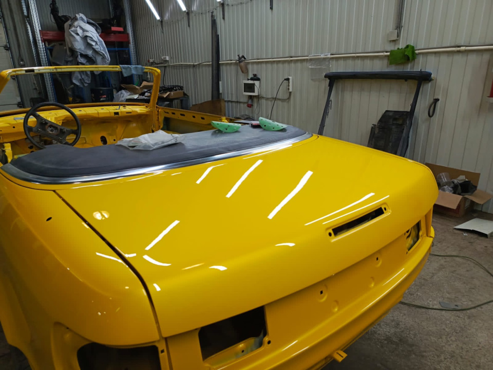 Сиреневая краска для стен. Покрашенные стены в интерьере. Розовые стены в интерьере. Крашеные стены. Покраска стен.