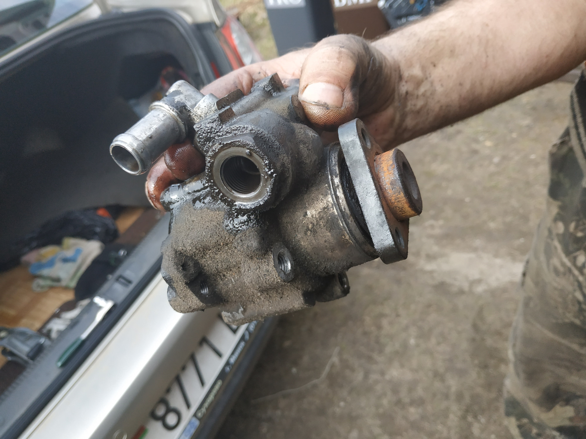 гур volkswagen passat b5. гур passat b5. как с помощью домкрата натянуть натяжитель 4g63. насос гур фольксваген б5. крепление насоса гур нива шевроле.