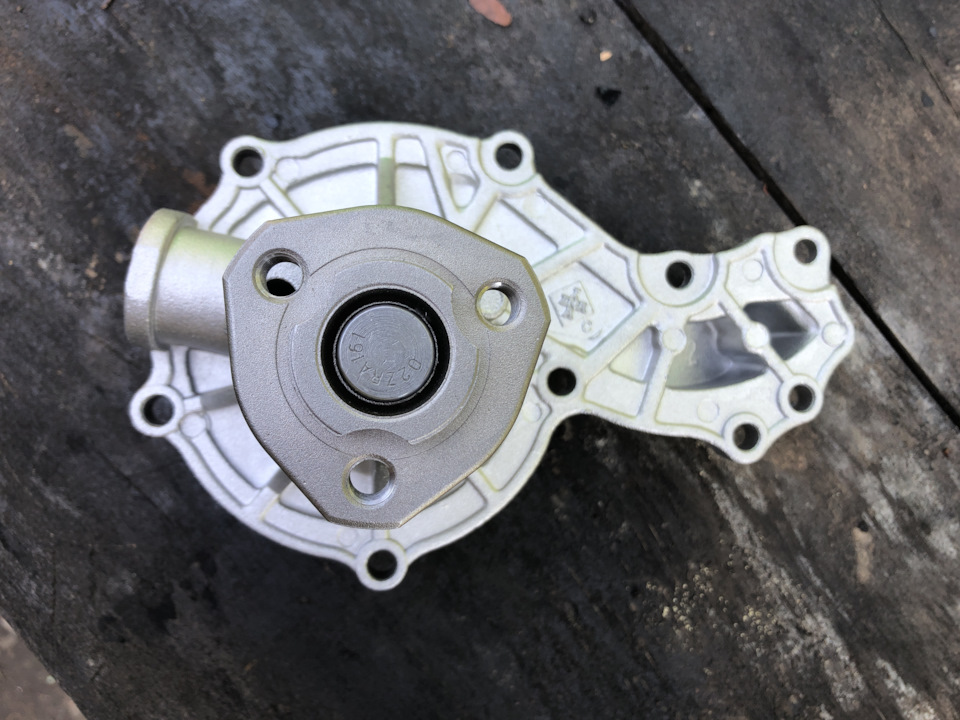 Помпа ОЖ (водяной насос) INA 538033910 — Volkswagen Golf GTI Mk3. Запчасти на фото: 538033910