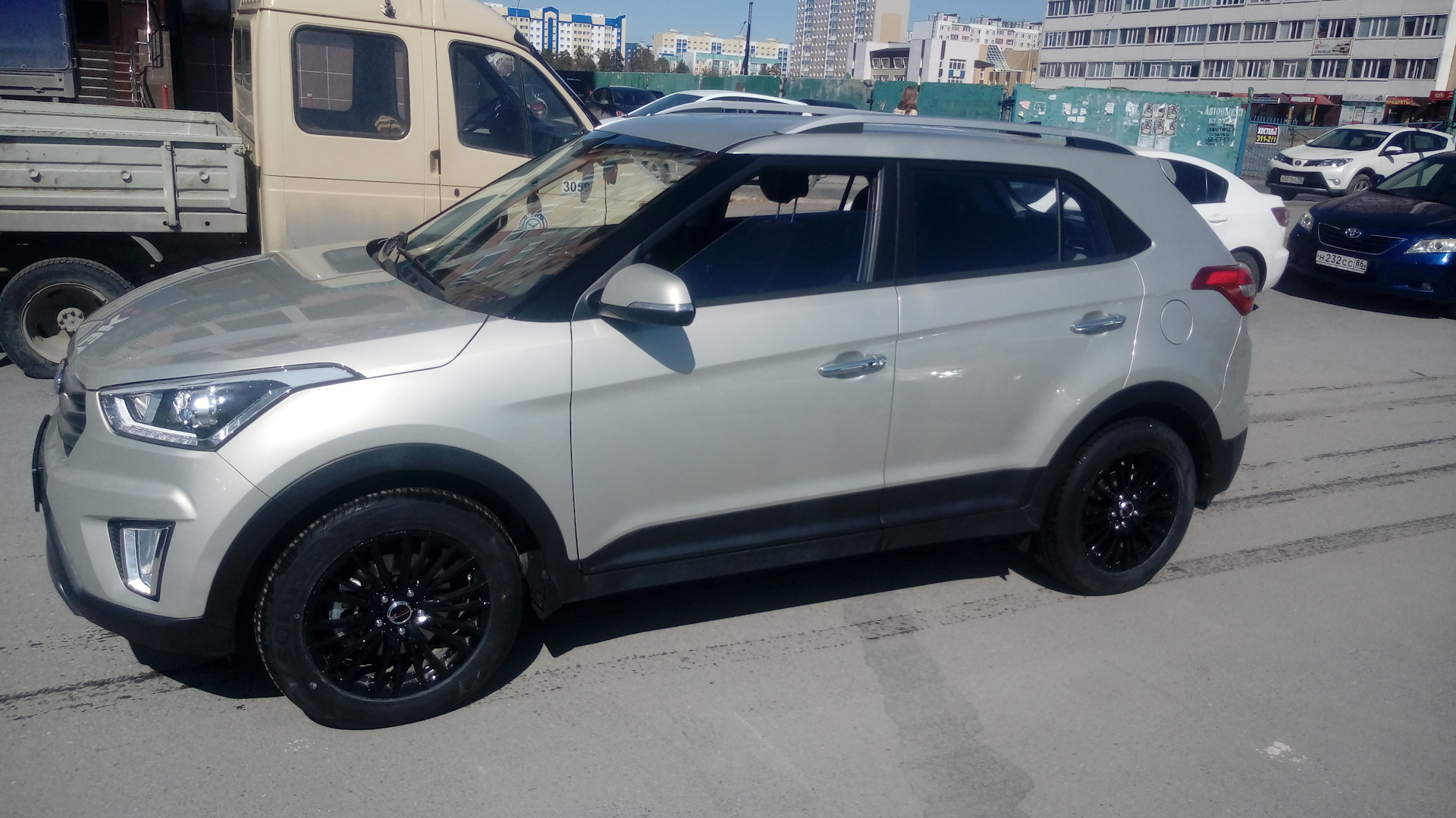 Hyundai Creta с черными дисками
