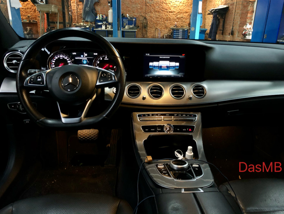 Как снять руль w213 Mercedes-Benz E-Klasse W213 - Установка цифровой приборной панели, замена руля -