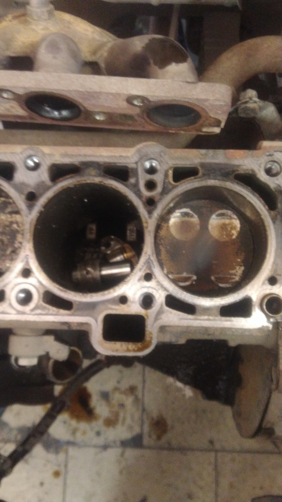 Гнет клапана на гранте 16 клапанов. Двигатель Гранта 8 клапанов 11186 гнет ли клапана. Погнуло клапана Гранта 8 клапанная. Загнуло клапана Приора 16 клапанов. Погнуло клапана Гранта 8 клап.