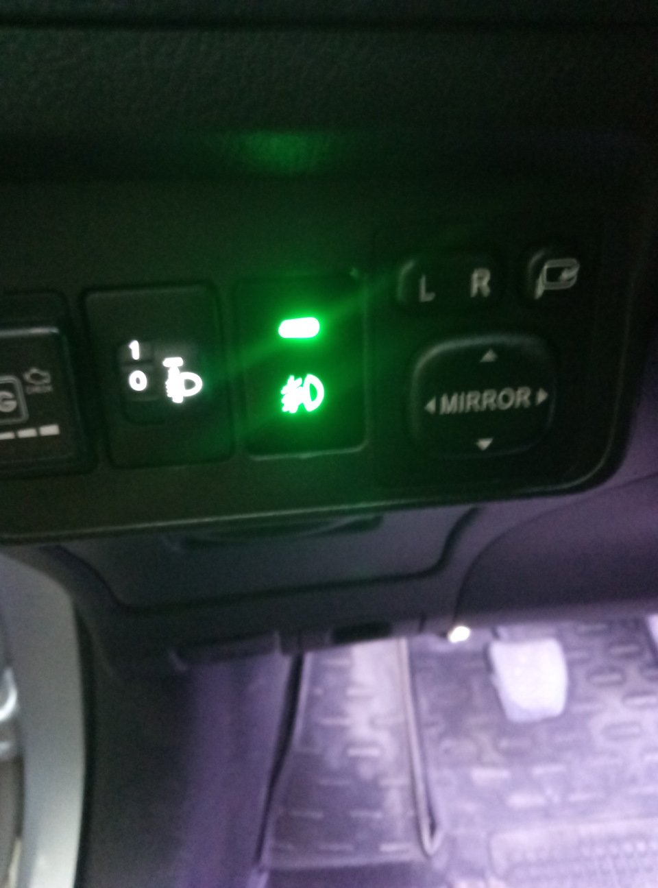 Установка кнопки противотуманок — Toyota Corolla (130), 1,6 л, 2012 ...