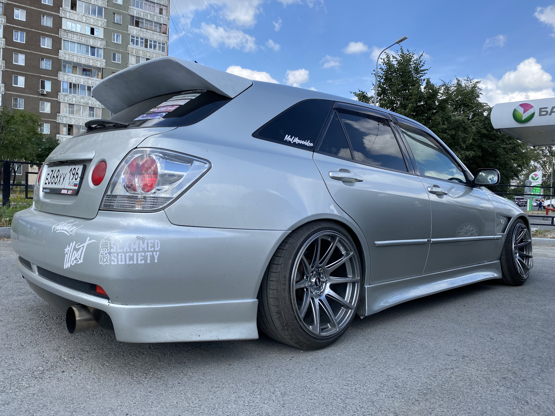 Обвес toyota. Toyota Altezza Gita. Toyota Altezza Gita 4wd. Toyota Altezza универсал. Альтеза Лексус универсал.