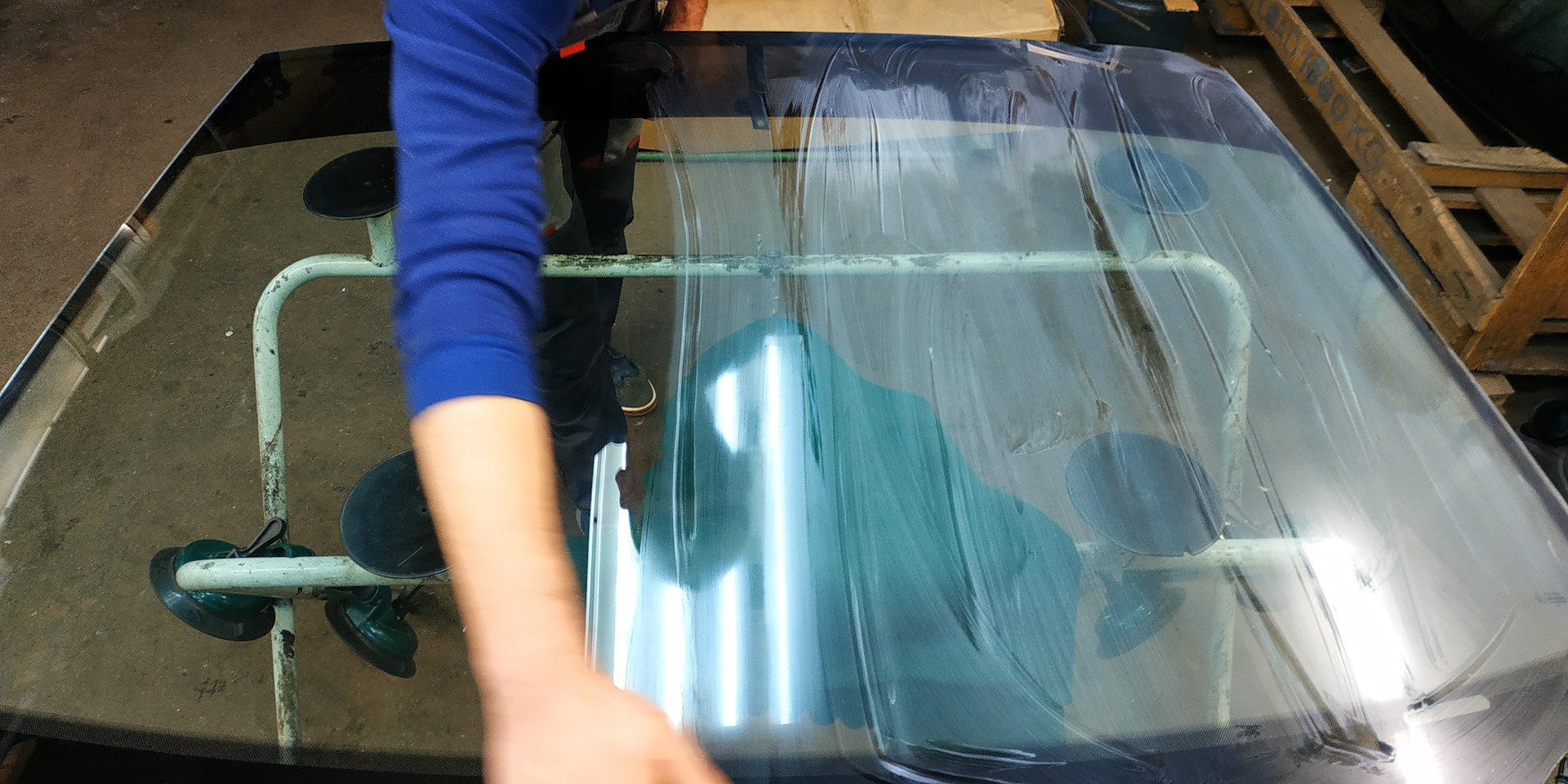 новое лобовое стекло, антидождь — Ford Galaxy (Mk I), 2,3 л, 1998 года ...