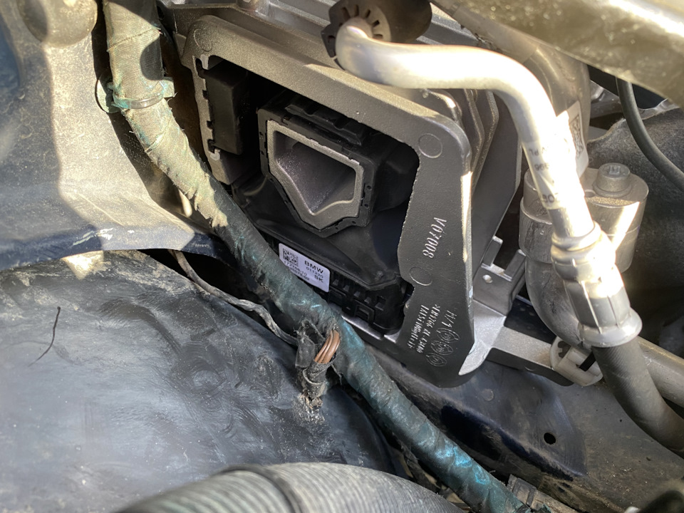 Новенькая 22118835572 — BMW 2 series Active Tourer (F45). Запчасти на фото: 22118835572