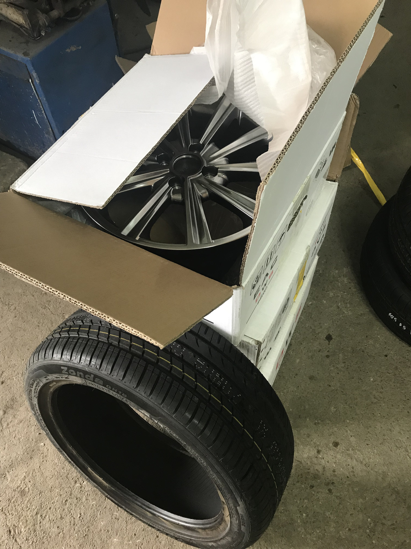 Камрики r16 / резина 195/45-16 — Lada Приора седан, 1,6 л, 2014 года ...