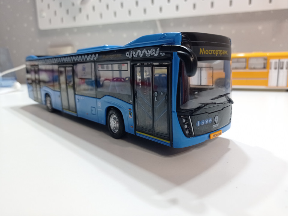 Игрушка автобус камаз. Нефаз 5299 мосгортранс игрушка модель 1:43. автобус нефаз игрушка. автобус нефаз игрушка из картона.
