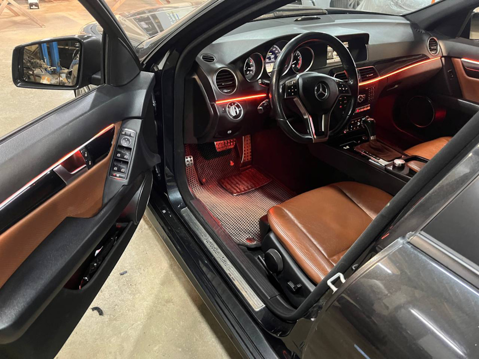 Подсветка салона на Mercedes Benz c-class w204 — DRIVE2