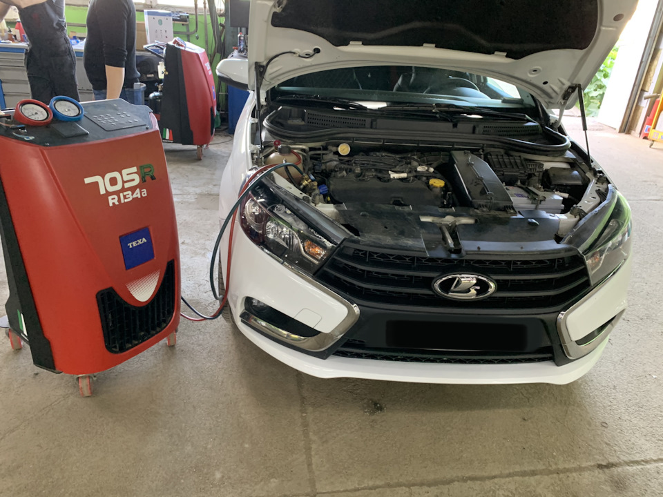 Заправка кондиционера (перетерлась трубка кондиционера) — Lada Vesta SW ...