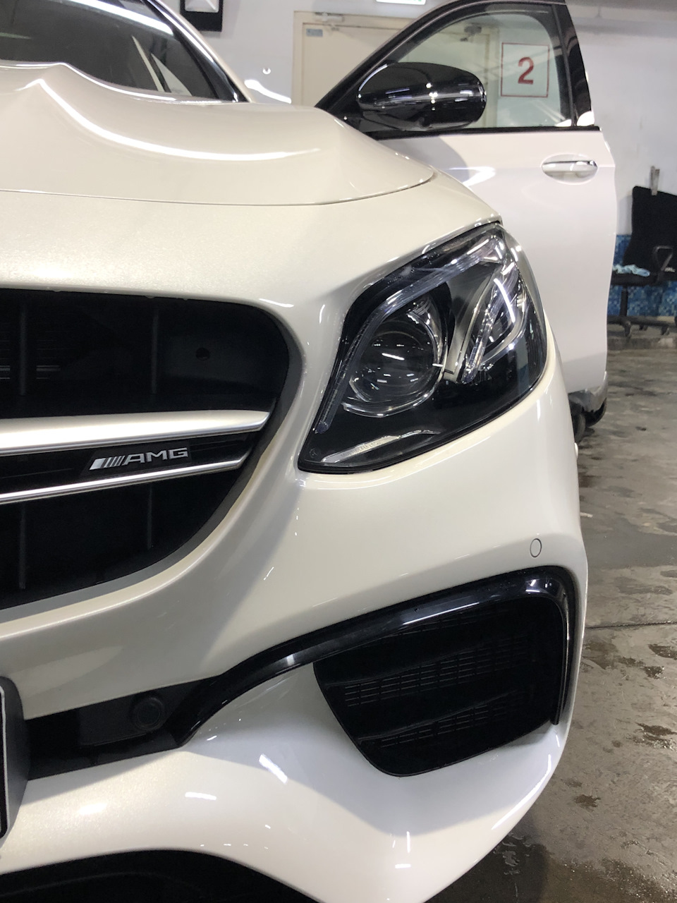 Конечно чистая машина в пленке смотрится огонь 🔥 — Mercedes-Benz E 63 AMG  (W213), 4 л, 2019 года | мойка | DRIVE2