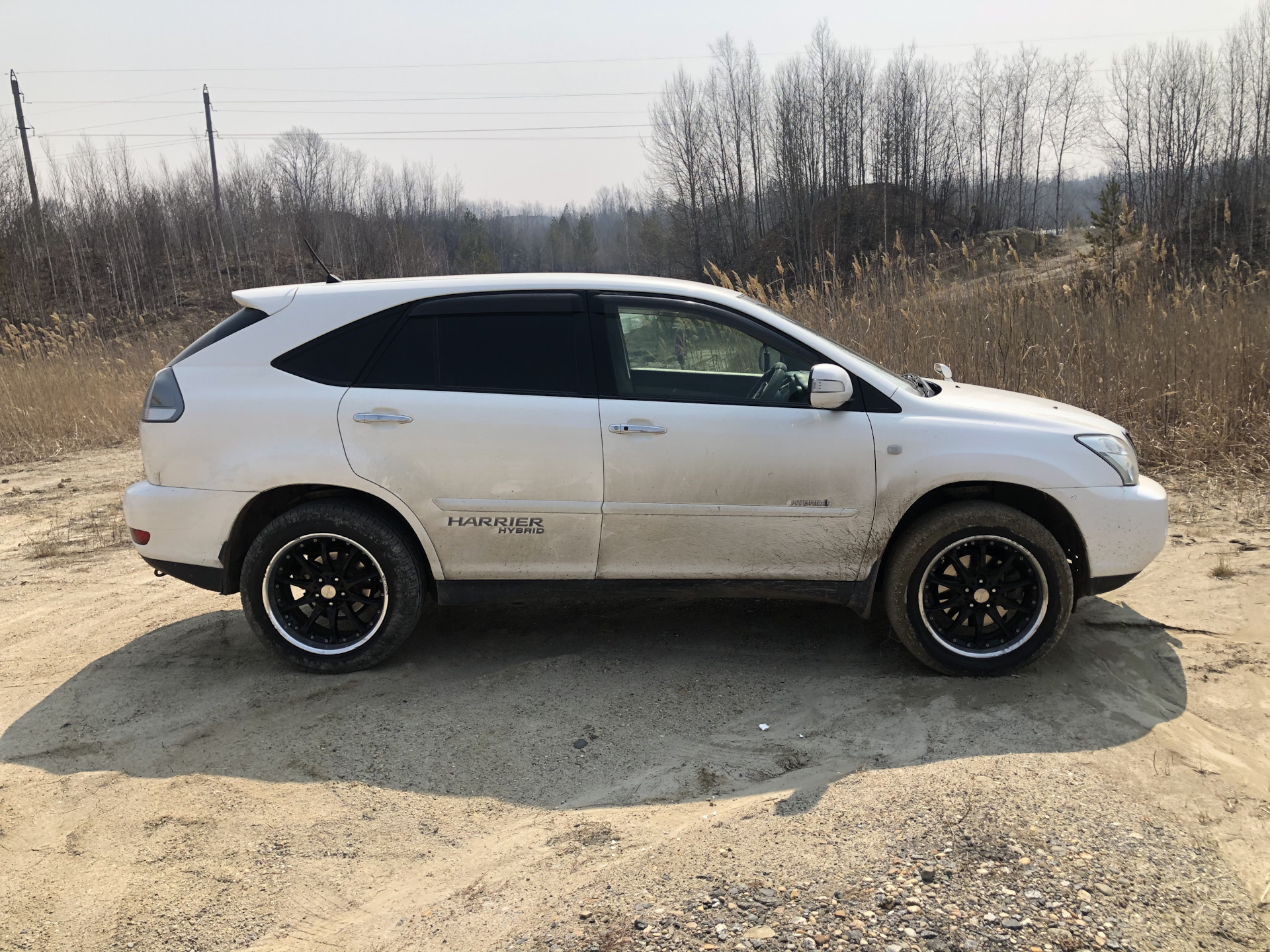 Toyota Harrier 99 хаки. At резина на Toyota Harrier. Тойота Харриер 2 поколение с проставками. Хариер с белыми дисками.