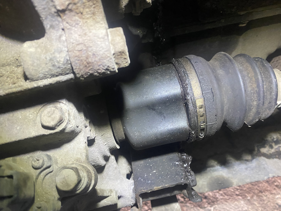 Выходит смазка из-под пыльника — DRIVE2