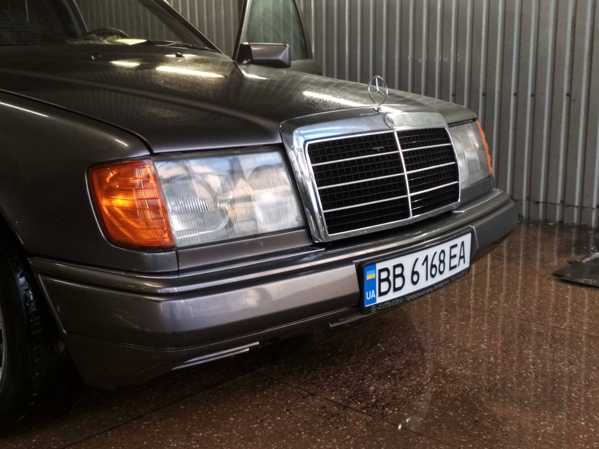 Чёрная решётка и рыжие повороты Hella) — Mercedes-Benz E-class (W124), 3 л,  1992 года | стайлинг | DRIVE2