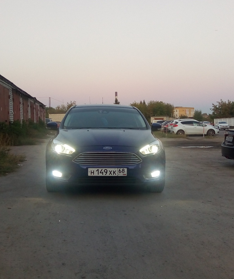 Замена лампочек в противотуманках — Ford Focus III Hatchback, 1,5 л ...