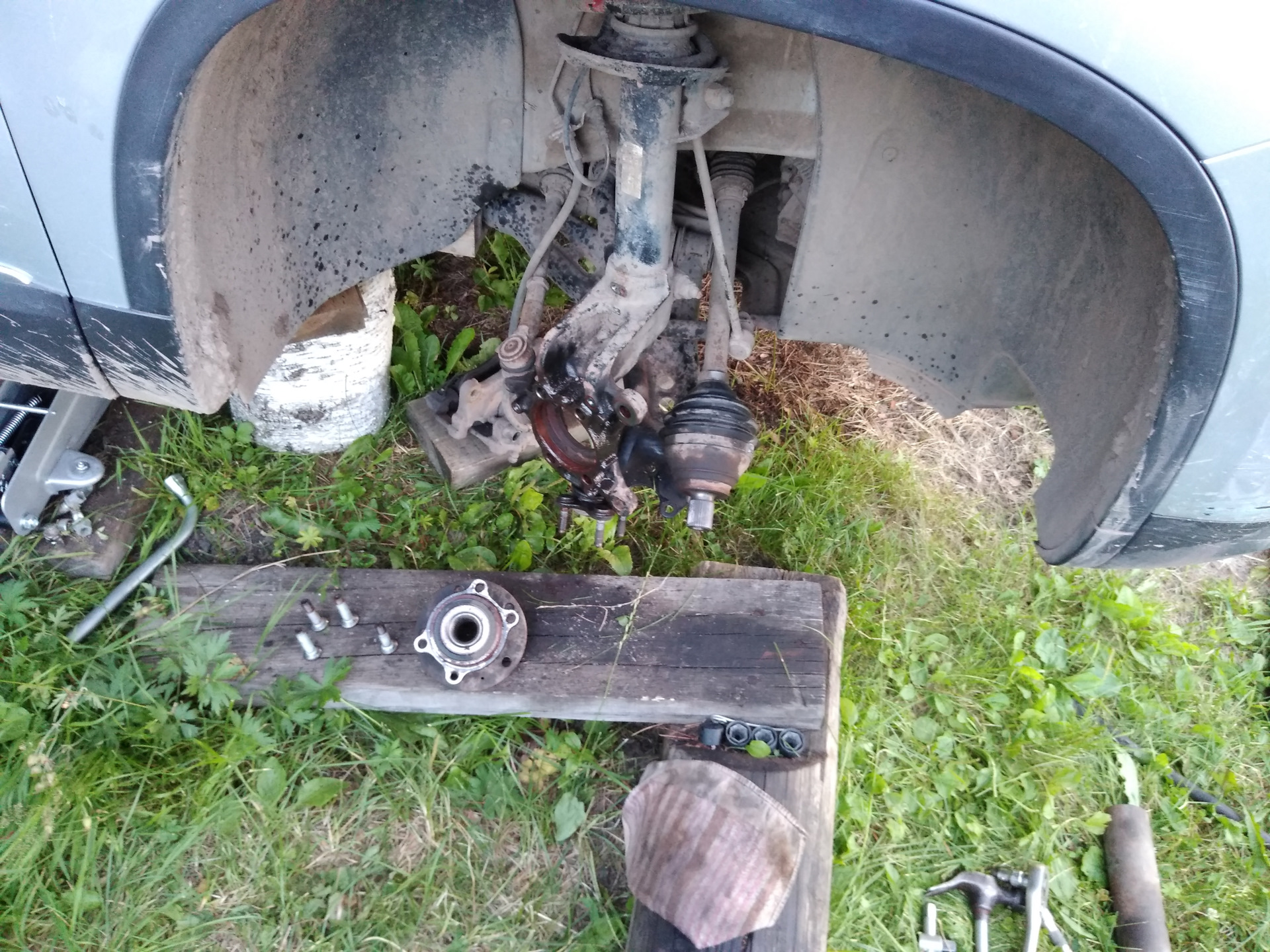 Замена пыльника передней стойки без снятия. — Nissan Primera (P11-144 ...