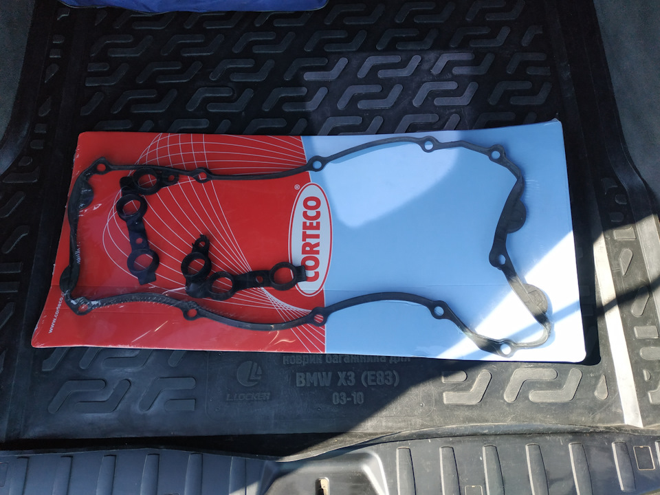 Течь масла из под клапанной крышки! Запах горелого масла в салоне ...