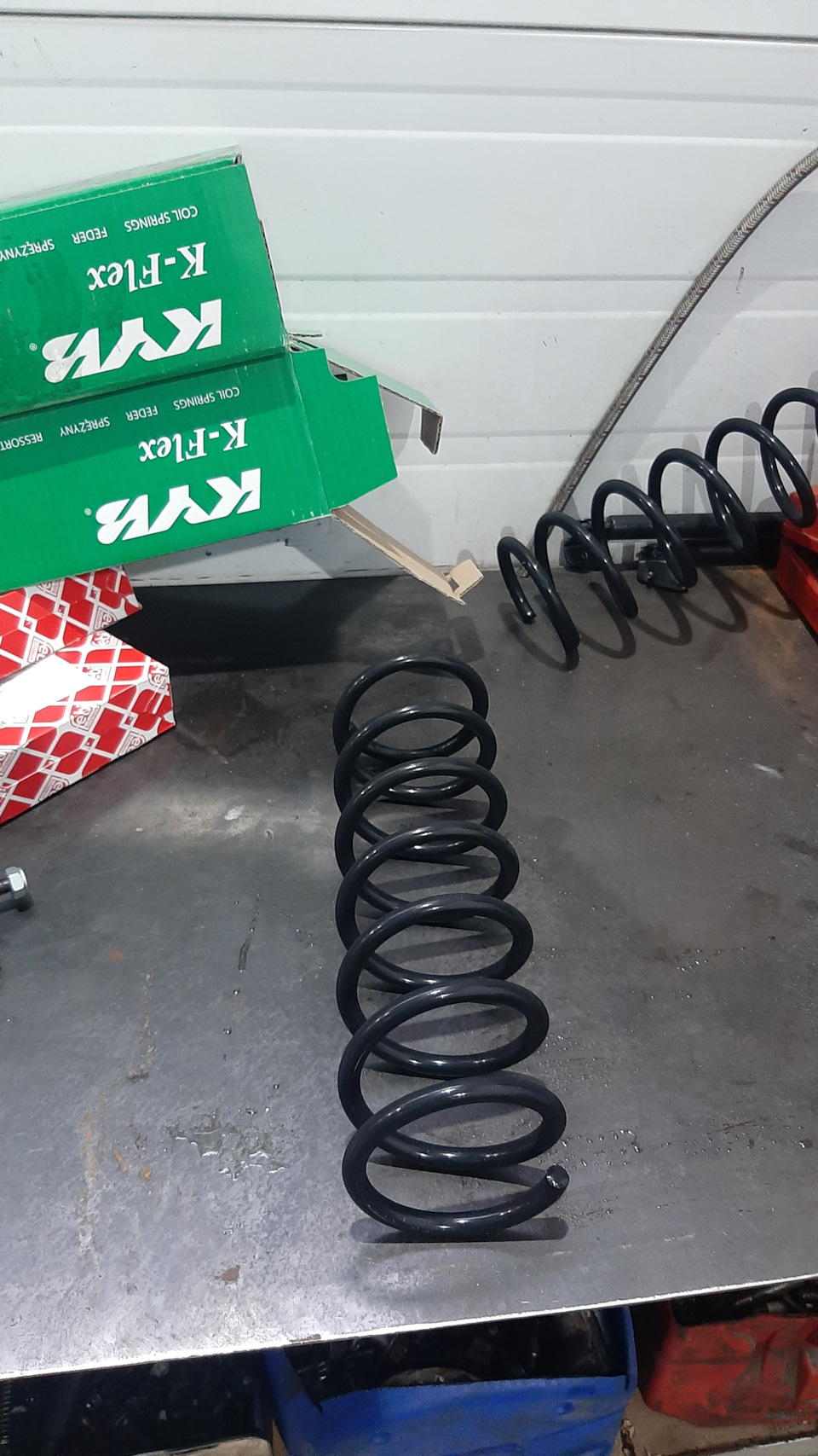 Пружины Kayaba для своей модификации подобрал по каталогу производителя. Старые пружины самоукоротились за время эксплуатации на половину витка. — Mazda 3 (1G) BK