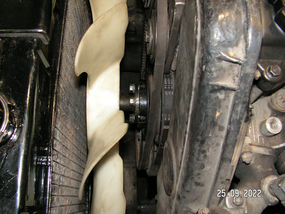 Вот так получилось. Завёл двигатель. Всё отлично. Абажур для вентилятора сделаю позже. — Самодельный микроавтобус  ГЛОРИЯ