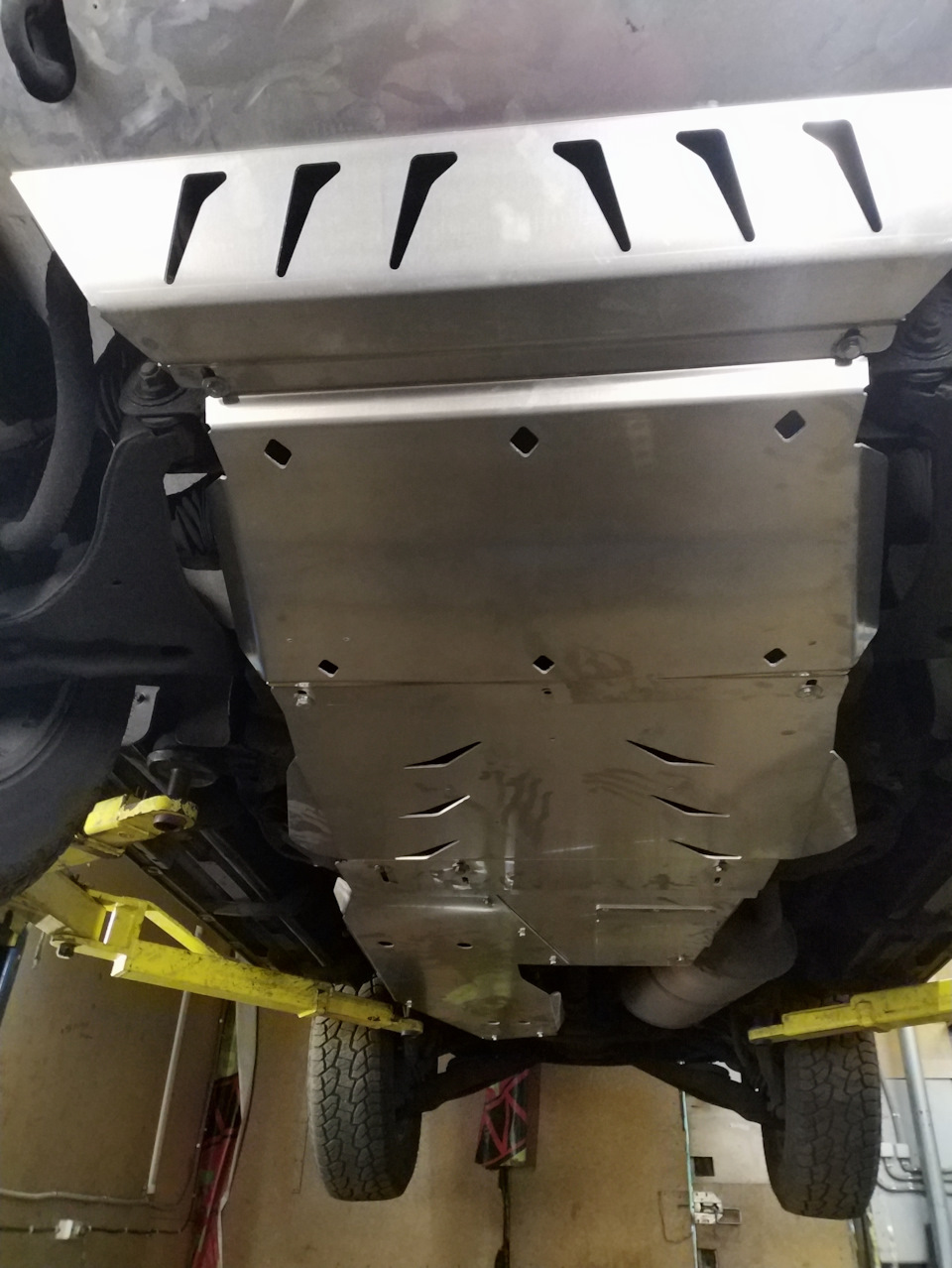 Полная защита днища Mitsubishi Pajero 4 — Mitsubishi Pajero (4G), 3 л ...
