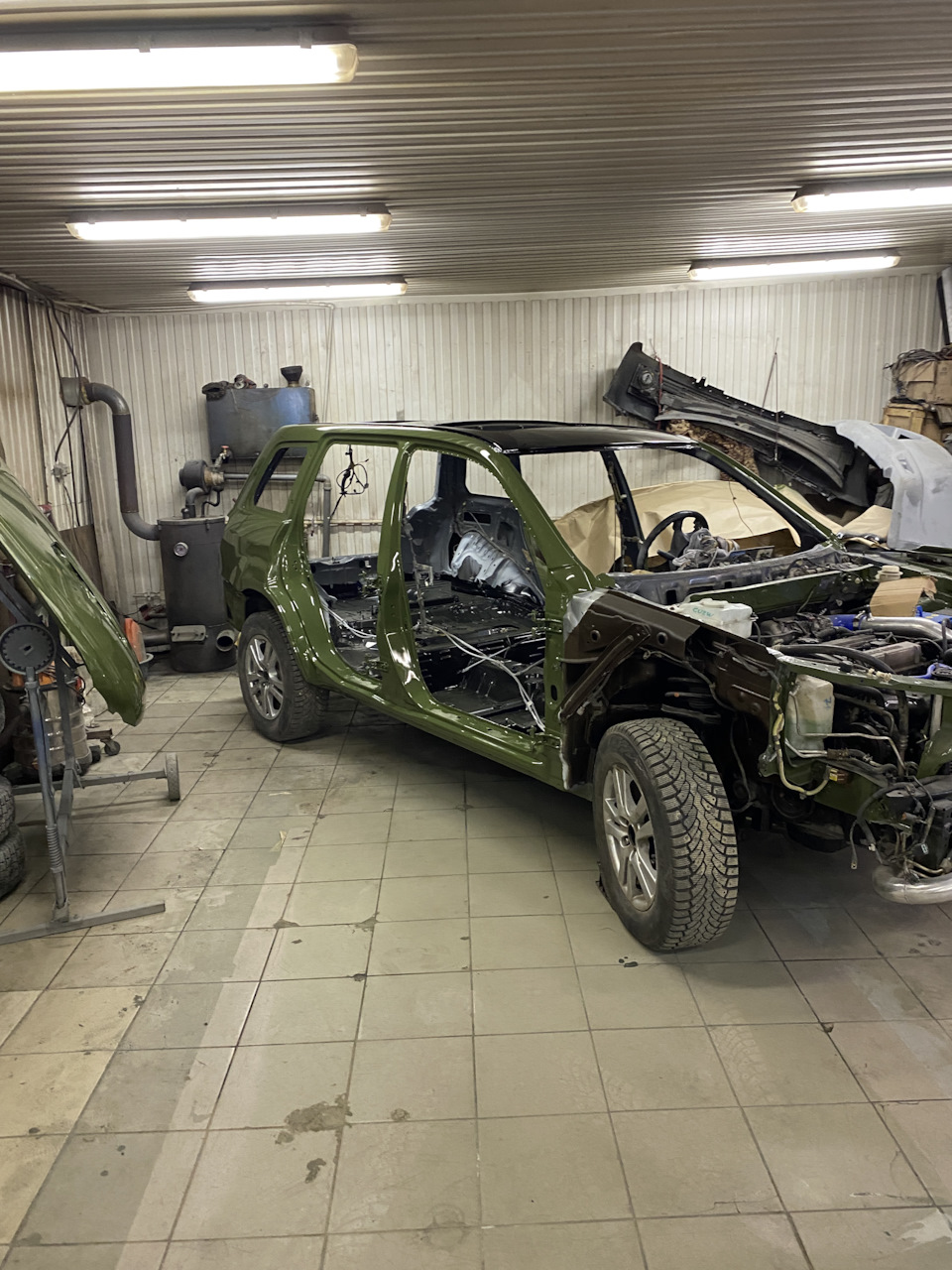 Покраска кузова, шумка, сборка. — Mitsubishi Outlander, 2 л, 2003 года ...