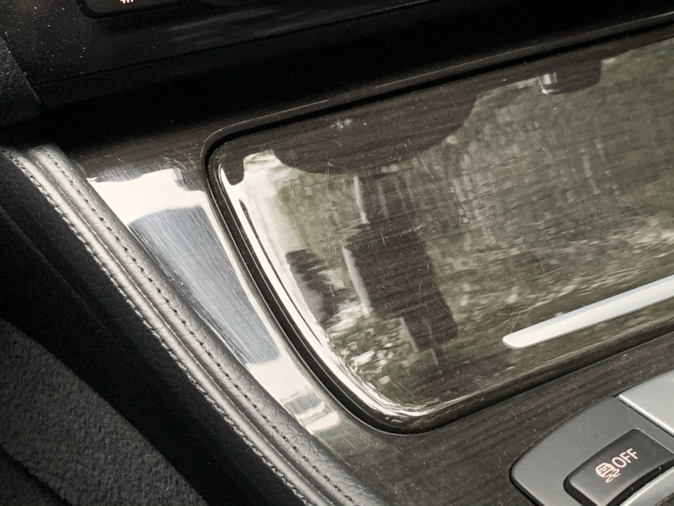 Полировка рамки центральной консоли от царапин — BMW 5 series (F10), 2 ...